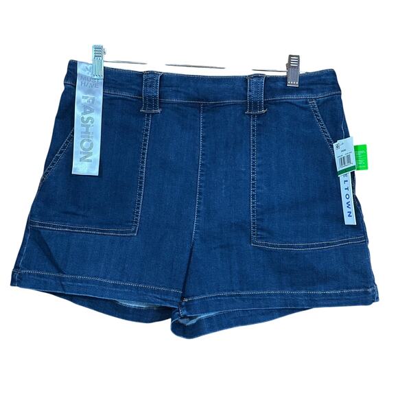 CLEARANCE NWT Tinseltown Women’s Pull-On Denim Shorts Medium Blue High Rise Sz L - Picture 1 of 11